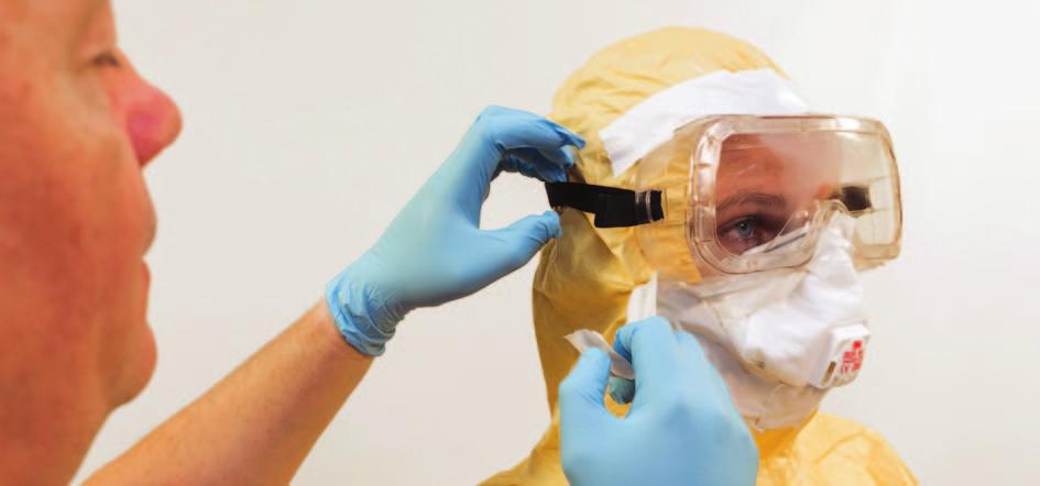 Z příručky střediska ECDC o bezpečném používání osobních ochranných prostředků při léčbě vysoce infekčních nemocí: bezpečné sejmutí respirátoru V srpnu se důraz přesunul na ebolu a na to, zda jsou