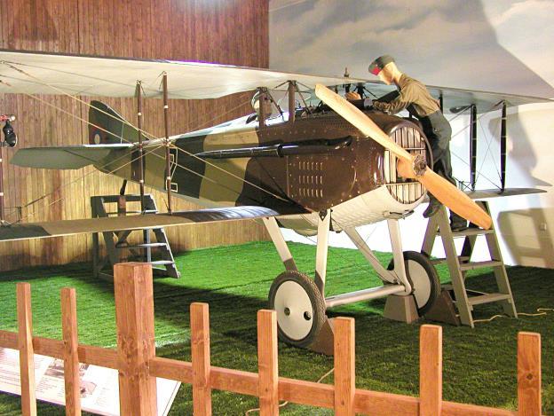 8.4.1 Stálá expozice Stálá expozice muzea mapuje počátky československého letectví od roku 1918 až do roku 1938, dále se věnuje letectví 2.