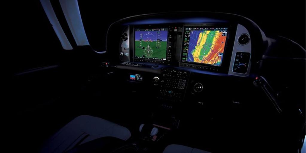 ) a etaws varování před srážkou s terénem Protivývrtkový dizajn křídla rezistence vůči vývrtce Digitální autopilot GFC 700 s tlačítkem