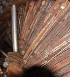 Je vhodný i na povrchově neupravené měkké dřevo (smrk a borovice). Dokáže proniknout hluboko do struktury dřeva a tím se zvyšuje jeho ochranný účinek.