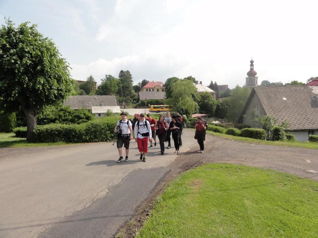 VII. Projekty 9. třídy Zeměpisný pobyt v Českém Ráji 12. 16. 6. 2017 V rámci výuky zeměpisu se žáci vypravili s učiteli P. Hrubou, J. Vodičkou a třídní učitelkou R. Kalčíkovou v týdnu od 12. 6. do 16.