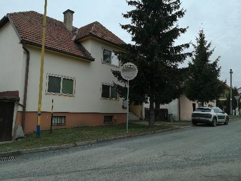 Jan Krejsta soudní exekutor, Exekutorský úřad Brno-m sto Horní 729/32, 639 00 Brno IČ: 66253209 Účel posudku : Zjišt ní obvyklé ceny nemovitostí zapsaných na LV 2066 k.ú. Halenkovice, obec Halenkovice pro potřebu exekučního řízení na základ usnesení č.