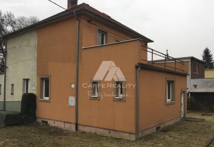 STATIKUM s. r.o. 3358-093-2018 3) Napajedla, okres Zlín, užitná plocha 178 m 2, celková vým ra pozemku 1035 m 2 Rodinný dům tém ř v centru Napajedel.
