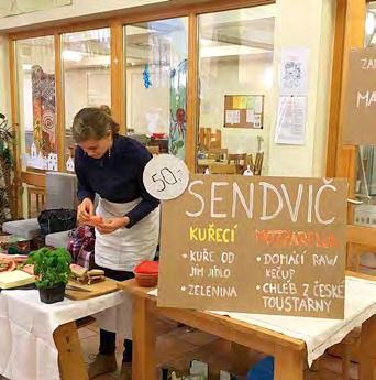 Cesta probíhala hladce a než jsme nadáli, byli jsme ve Vídni, kde jsme nejdříve navštívili neobyčejný komplex domů postavených známým rakouským malířem, sochařem