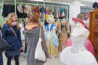 stoly, skříně, pohovky a nespočet dalších zajímavostí). Výlet se vydařil a všichni se spokojeni rozjeli do svých domovů.