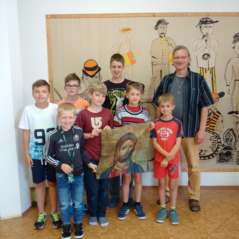 Skupinový portrét z konce výuky náboženství v Rožmitále pod Třemšínem, šk. r.