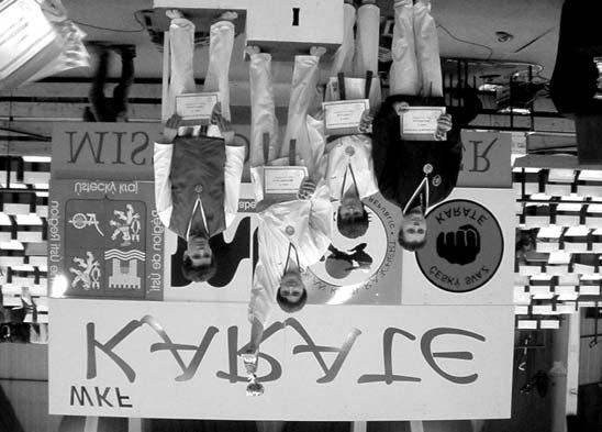 18 NOVOHRADSKÝ ZPRAVODAJ leden 2010 Jihočeši excelovali na Mistrovství České republiky v karate 2009 Titul Mistra ČR v karate mládeže 2009 putuje do Nových Hradů O Mikulášském víkendu se konalo v
