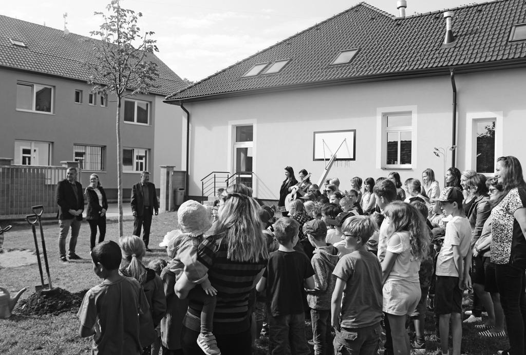 Součástí akce byla přehlídka umu písecké středí lesické školy, která dětem představila pár dravců, myslivecké psy i školí trubače.