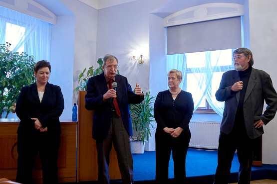 STRANA 8 ÚNOR 2018 Sympozium Přemysl Otakar II., král na rozhraní věků O prvním únorovém víkendu se v Klatovech uskutečnilo sympozium Přemysl Otakar II., král na rozhraní věků. Sympozium připravilo město Klatovy ve spolupráci s Městskou knihovnou, spolkem Města Otakarova a Studiem JR.