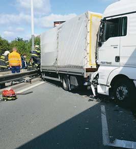 letech, tedy hlavně proto, že je trochu pamatuju. Je to čumilství. Nemyslím to dnešní, kdy řidiči čučí při jízdě a natáčejí na mobil bouračku a sami pak nabourají.