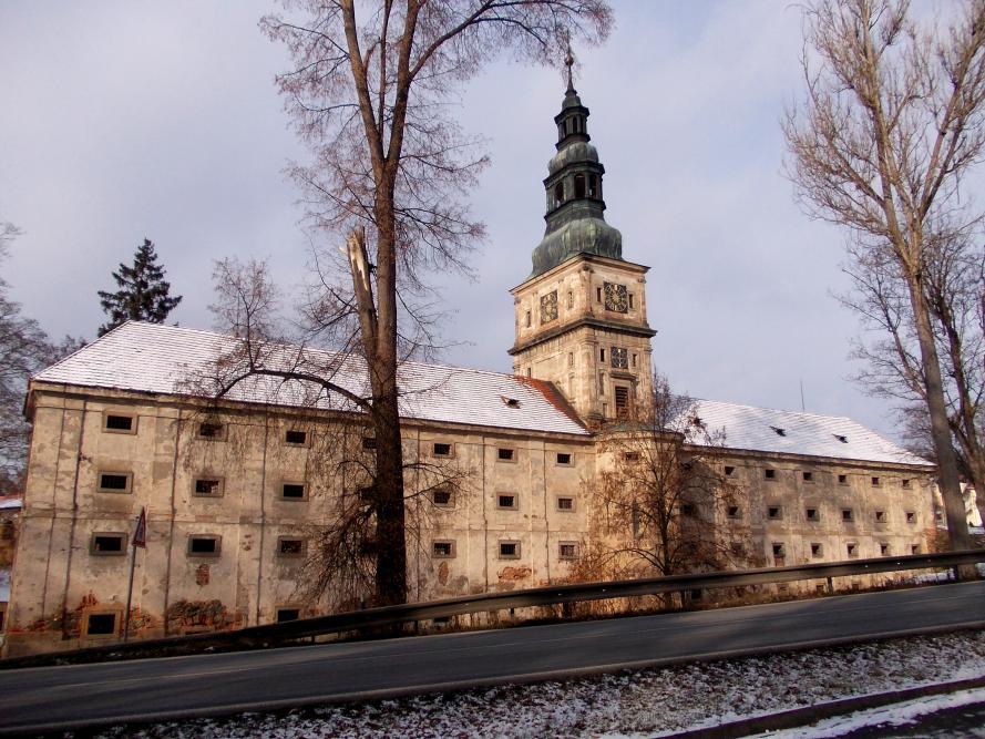 buduje škola pro restaurátory.