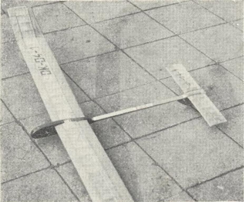 Číslo 7 C ena 3, Kčs LIMIT - větro ň k a teg o rie A-1, rozpětí 1280 mm,