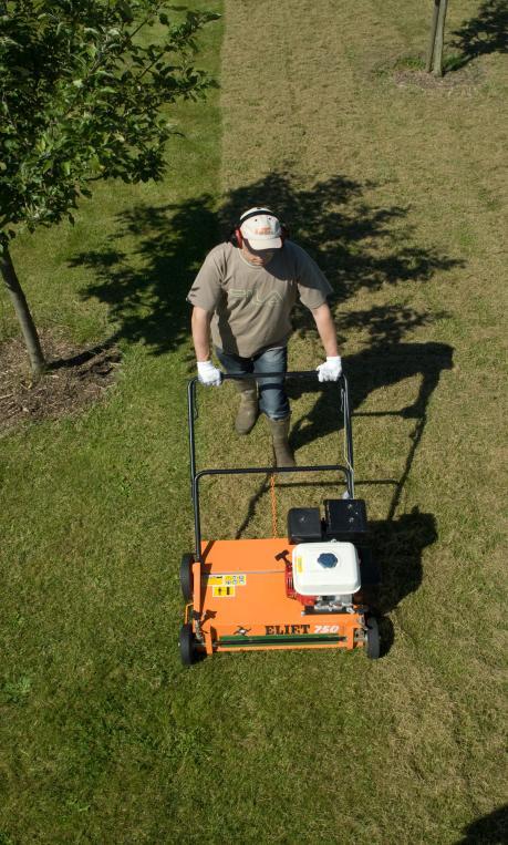 Pracovní záběr vertikutace 45 cm Provedení nožů - vertikutační hřídele pevné nože / tloušťka nožů 16 / 3 mm Konstrukce vertikutátoru ocel tl.