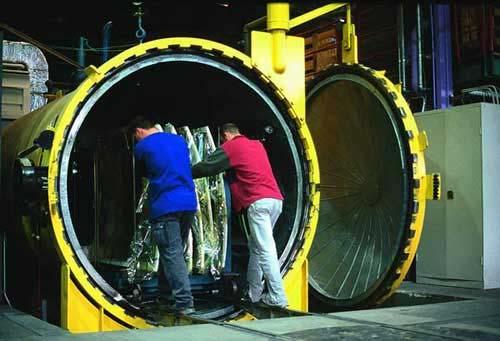 2. 3. 2 Autoklávování Proces autoklávování je podstatou výroby pórobetonu. Z obecného hlediska se jedná o hydrataci připravené směsi v hydrotermálních podmínkách.