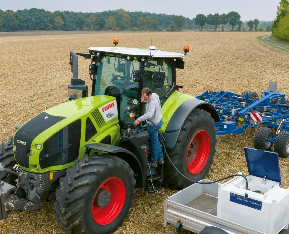 Rychlá a snadná údržba. Údržba Díky dlouhým intervalům výměny oleje (motor 600 hod., převodovka a hydraulika 1.200 hod.