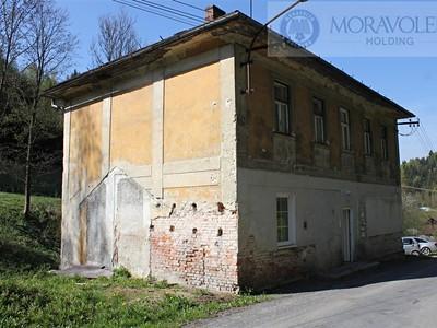 Výpočet tržní hodnoty výnosovou metodou : 38.400,- V = ----------------------- x 100 = 960.000,- Kč 0,07 VÝNOSOVÁ HODNOTA CELKEM 548.570,- Kč 5.