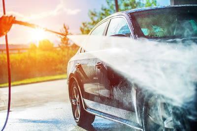 KG, nabízející kromě průmyslových a speciálních chemikálií čisticí prostředky pro potravinářský průmysl a autochemii.