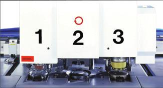 Tři nezávislé vysekávací hlavy u Boschert TRI. Hlava číslo 3 vybavená sdruženým nástrojem RevoTool. Sdružený nástroj RevoTool Index 7 s rotací všech nástrojů a s dělicím razníkem velikosti 30 x 5 mm.