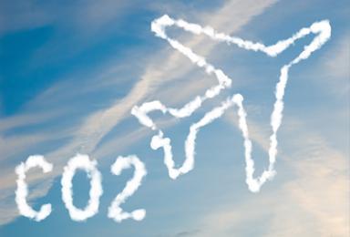 Airport Carbon Accreditation (ACA) Snižování emisí CO 2 z provozu letiště NULOVÁ UHLÍKOVÁ STOPA Úroveň 1 Mapování emisí Uhlíková stopa Úroveň 2 Snižování emisí Úroveň 3 Optimalizace