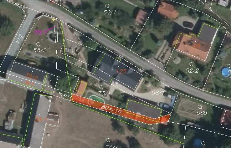Má vybudovánu minimální infrastrukturu spočívající pouze v prodejně se základním sortimentem, bez MŠ, ZŠ, pouze s veřejnou knihovnou, jedním hřištěm a sakrální stavbou.