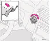 Startování a jízda Keyless drive Startování motoru Namísto klíče zapalování je vůz vybaven knoflíkem zapalování. Knoflík se používá stejně jako klíč.