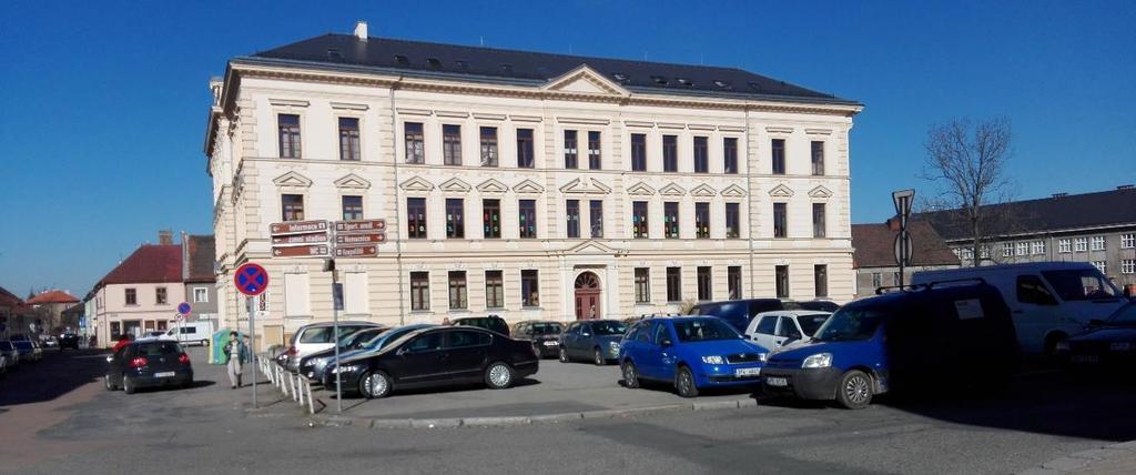 místo a obrátkovost na Masarykově náměstí je 0,5. Největší obrátkovost se ukazuje na parkovacích stáních v ulicích zmiňované lokality.