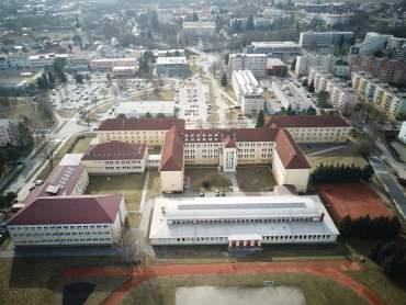 Vyšší odborná škola a Střední průmyslová škola Žďár nad Sázavou A: Studentská 1 591 01 Žďár nad Sázavou T: +420 566 651 256 Web: www.spszr.cz E-mail: posta@spszr.