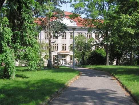 Gymnázium a Střední odborná škola, Moravské Budějovice, Tyršova 365 A: Tršova 365 676 19 Moravské Budějovice T: +420 736 484 606 Web: www.gymsosmb.cz E-mail: skola@gymsosmb.