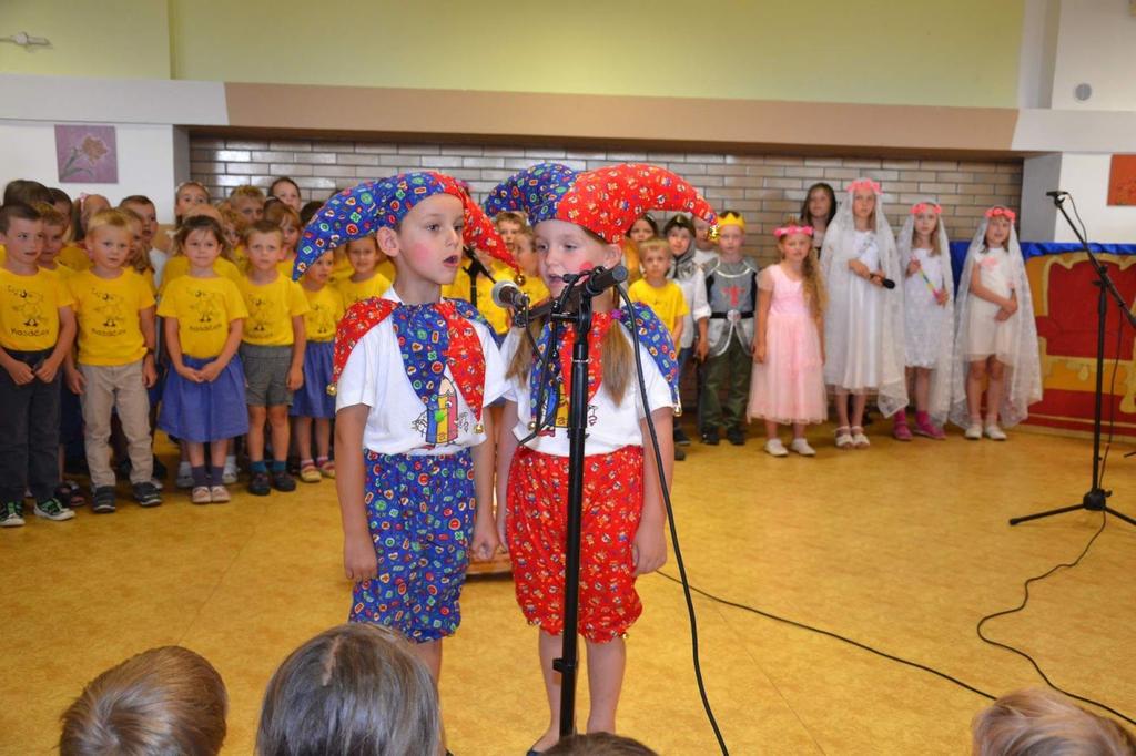 MATEŘSKÁ ŠKOLA Po prázdninách jsme se sešli opět v plném počtu 158 dětí, 12 pedagogů a 6 provozních pracovnic.