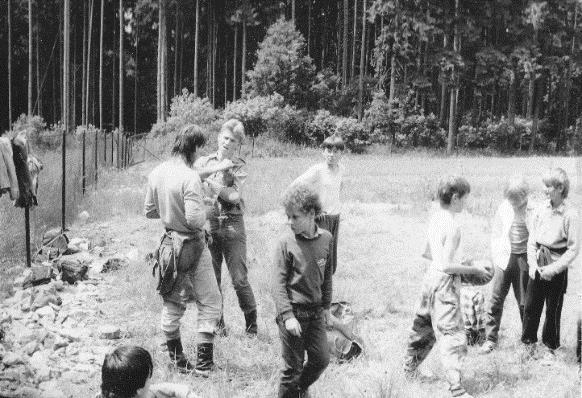 Další z brigád na pomoc přírodě, zřejmě rok 1991.