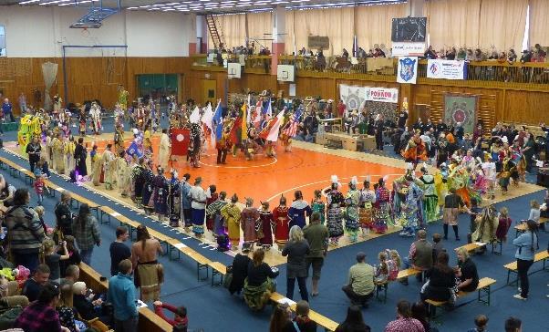23. ČESKÉ POW-WOW 17. BŘEZNA 2018 Powwow se pořádá každoročně po celém světě. V ČR se konalo již 23. powwow.