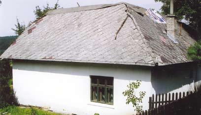 Kontrola krovu - pri zobytňovaní podkrovných priestorov už je potrebný projekt a stavebné povolenie.