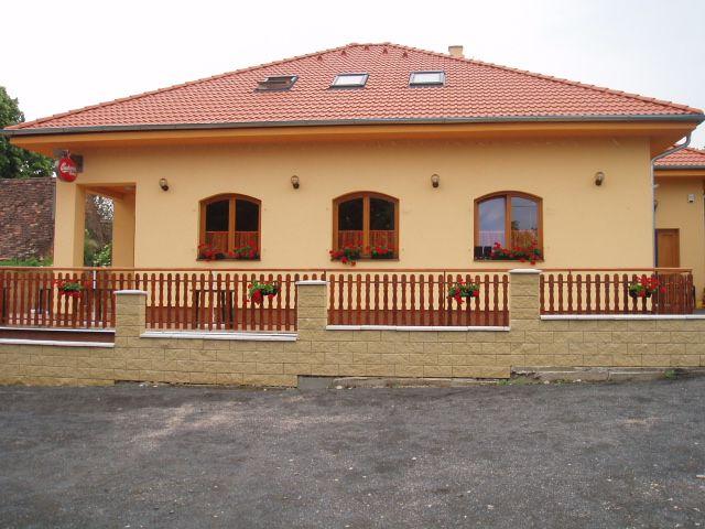 Reštaurácia-pizzeria EDEN Obrancov mieru 56/a Smolenice Možnosť konania rôzych osláv, karov,svadieb,konferencií.