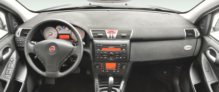 Konkrétně to jsou mřížky topení, ovládání světel a kryt popelníku na středové konzoli.