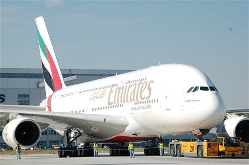 leteckou společností Emirates do Dubaje.