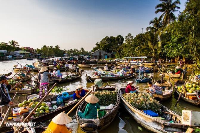 2018 CAN THO SA DEC - SAIGON V časných ranních hodinách, výlet lodí k