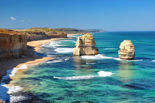 ubytovanie v hoteli RYDGES ST KILDA s raňajkami Melbourne 5x transfer letisko hotel - letisko 8x celodenný + 3x poldenný výlet so slovenským sprievodcom (vrátane základných vstupov) 11x obed