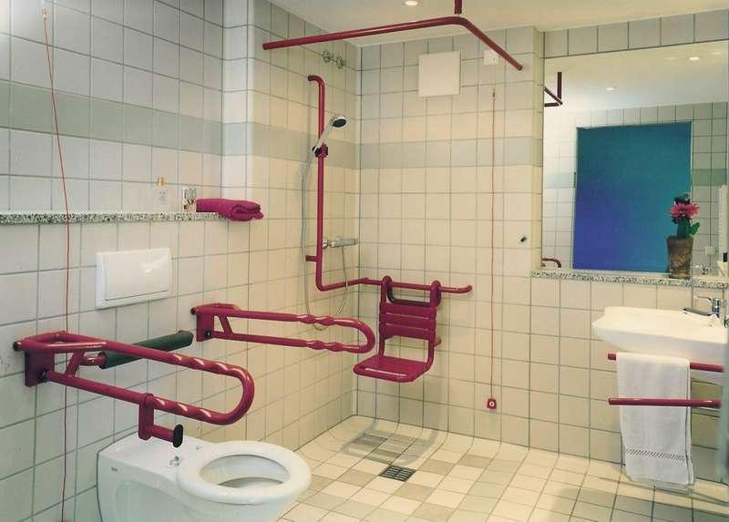 Modulová koupelna a hlavní výhody: výrobou zabezpečená spádovost podlahy hygienicky nezávadný prostor ŢB stěny umoţňující