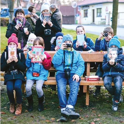 Koloděje Sousedská lavička V Kolodějích vznikla sousedská lavička s knihovničkou. Jak dílo vznikalo?