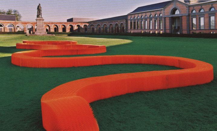 26 BdLove Bench, design: Ross Lovegrove, materiál: