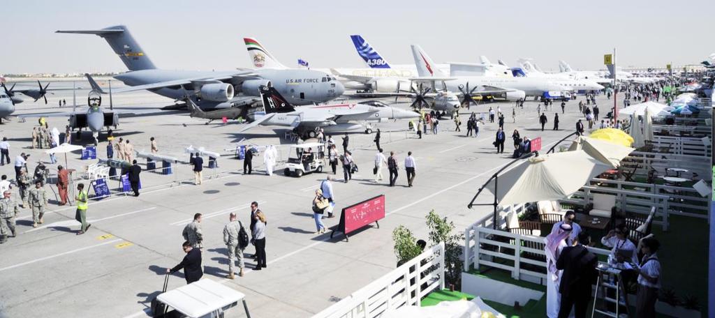 Dubajská airshow přinesla obchody za miliardy dolarů V Dubaji proběhla každoroční letecká show, kde jde tradičně více o byznys než o vystavená letadla.