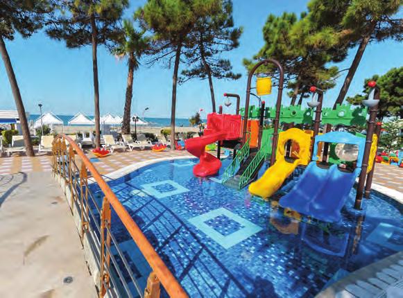 126 hotel Grand Blue Fafa ALL INCLUSIVE raňajky, obedy, večere - formou bufetu 10:00-22:00 - v all inclusive bare ponuka čapovaných resp.