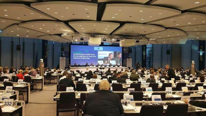 Európa pre slovenské mestá a regióny Mestá a regióny Európsku úniu mimoriadne zaujímajú. Prečo? Lebo ako sa hovorí, tím je taký silný ako jeho najslabší článok.