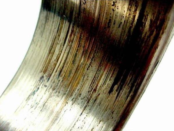 PŘEHLED A ROZBOR EXISTUJÍCÍ LITERATURY V DANÉ OBLASTI bránící kovovému styku součástí. Tvrdost povrchu zpravidla zvyšuje odolnost proti vibračnímu opotřebení.