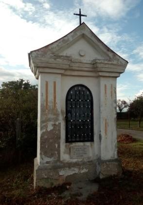 Kostel doložen r. 1325, posvěcen čtvrtou neděli po Letnicích r. 1739. Fara 1325-1434 pod patronátem cisterciáků v Sedleci. Konvent Řádu Služebníků Panny Marie (servitů) 1675-1. 3. 1785. Matriky od r.