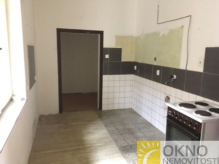 kotel, dále úložné prostory a pod.