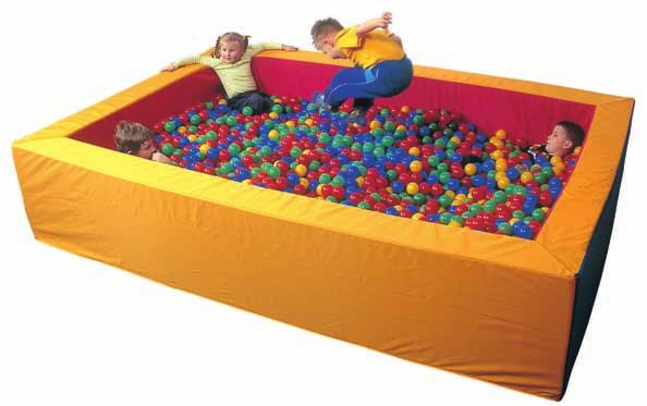............. 26 500 80 cm 194 cm 60 cm 80 cm Molitanové bazény Míčky do bazénu Balení obsahuje 500 kusů plastových