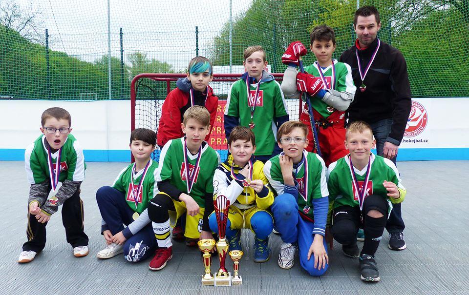 ročníku součást sportovní Olympiády ZŠ z Prahy 15 Jednoduchý systém turnaje (3+1, jedno dopoledne) Každý