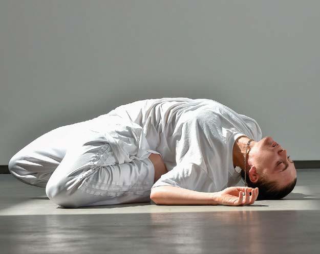 Oona Doherty (UK): Hope Hunt into Lazarus Spolu s britskou performerkou Oonou Doherty se vydáte na cestu Irskem, kterým prochází, aby odhalila dopady nezaměstnanosti, ekonomické krize a občanské