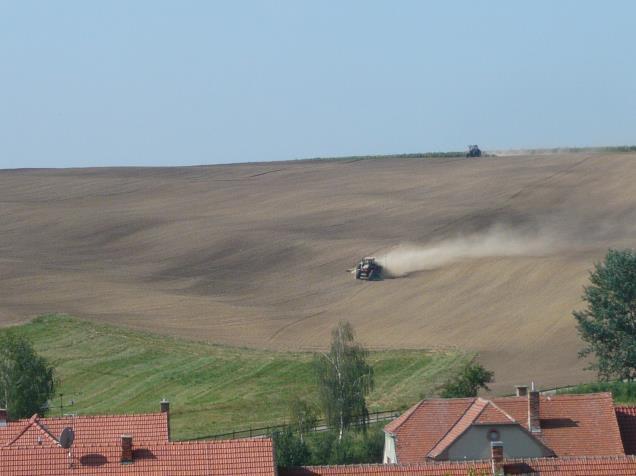 Tímto je dále podporován tzv. kořistnický způsob hospodaření (v německy mluvících zemích Raubwirtschaft viz. (DORS 1974), který vede ve většině případů k vyloupení a znásilnění půdy tzv.